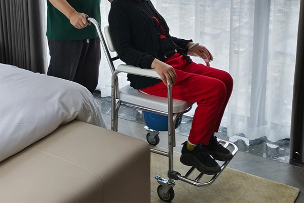 How-Does-a-Commode-Chair-Compare-to-a-Standard-Toilet-Solution