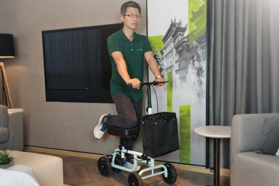 What Is the Difference Between a Knee Scooter and a Crutch